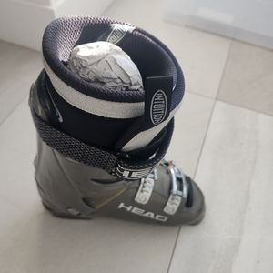 Head ski boot with intuition liner
